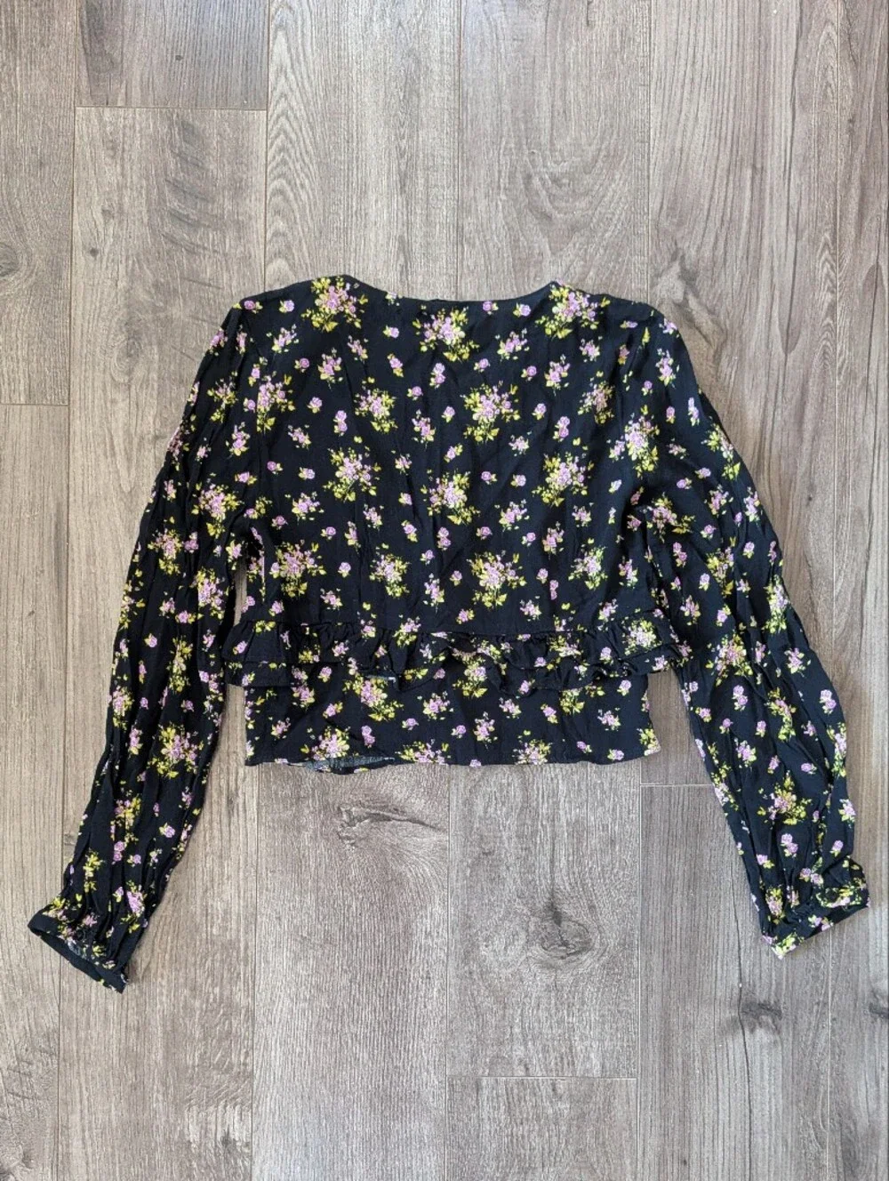 ZARA Cropped Floral V-Neck Ruffle Blouse Black and Pink - Picture 10 of 11